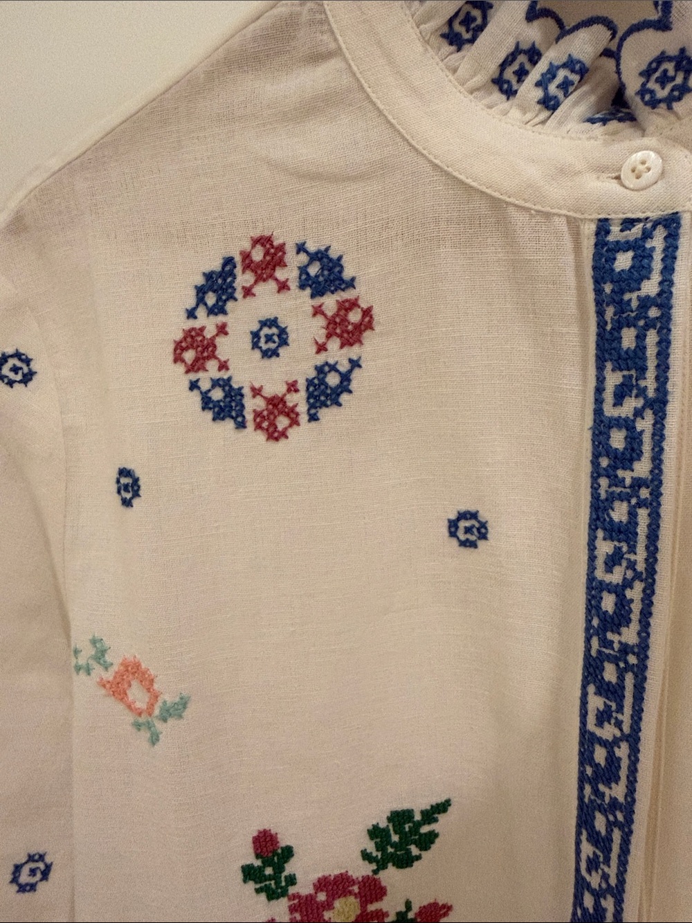 Sezane White Embroidered Floral Button-Up Blouse - new without tags - Picture 3 of 12